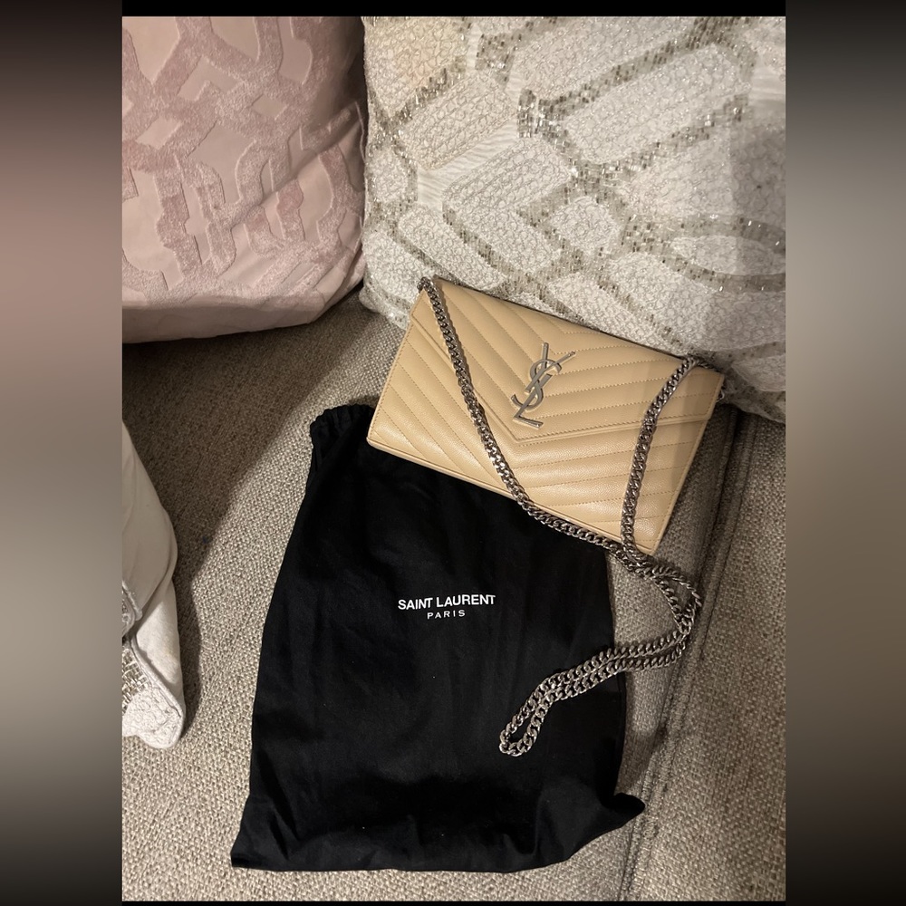 Saint Laurent YSL.